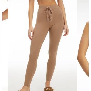 Good American Essential Bombshell Legging Size 1 small Khloe Kardashian